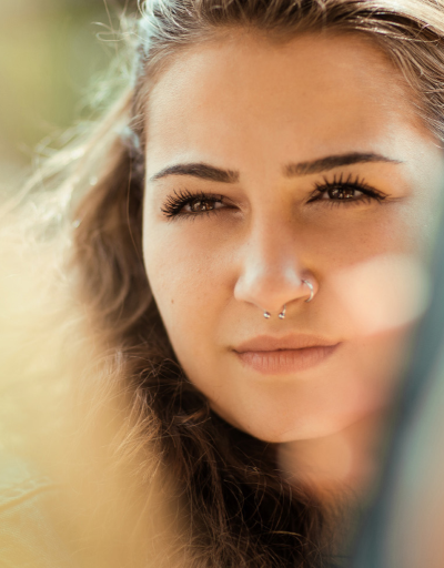 Bezirkskliniken Mittelfranken, Headerbild, junge Frau